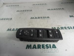Gebruikte Combischakelaar ramen Renault Laguna III (BT) 2.0 dCiF 16V 150 Prijs € 35,00 Margeregeling aangeboden door Maresia Parts