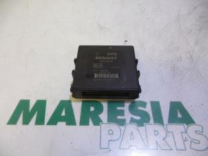 Gebruikte Module PDC Renault Laguna III (BT) 2.0 dCiF 16V 150 Prijs € 75,00 Margeregeling aangeboden door Maresia Parts