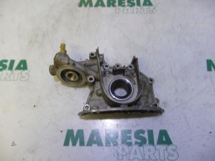 Gebruikte Oliepomp Renault Clio III Estate/Grandtour (KR) 1.2 16V TCE 100 Prijs € 75,00 Margeregeling aangeboden door Maresia Parts