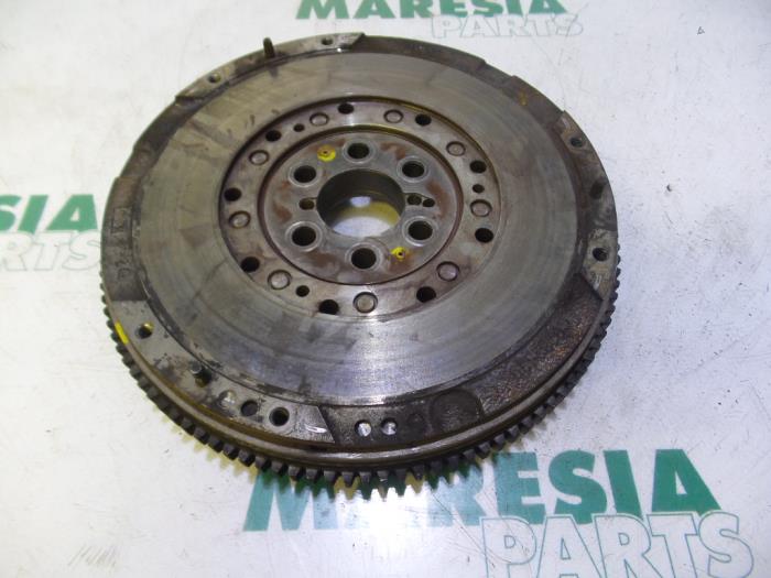 Gebruikte Vliegwiel Fiat Doblo Cargo (223) 1.9 JTD Prijs € 90,00 Margeregeling aangeboden door Maresia Parts