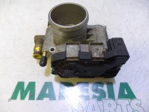 Gebruikte Gasklephuis Fiat Stilo MW (192C) 1.6 16V Prijs € 157,50 Margeregeling aangeboden door Maresia Parts