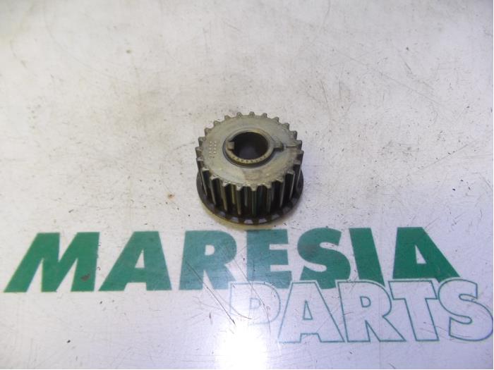 Gebruikte Poelie Krukas Fiat Stilo MW (192C) 1.6 16V Prijs € 30,00 Margeregeling aangeboden door Maresia Parts