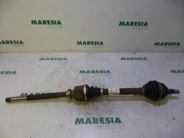 Gebruikte Aandrijfas rechts-voor Citroen C4 Grand Picasso (UA) 1.8 16V Prijs € 29,99 Margeregeling aangeboden door Maresia Parts