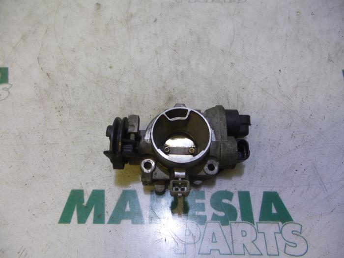 Gebruikte Gasklephuis Renault Twingo (C06) 1.2 Prijs € 40,00 Margeregeling aangeboden door Maresia Parts