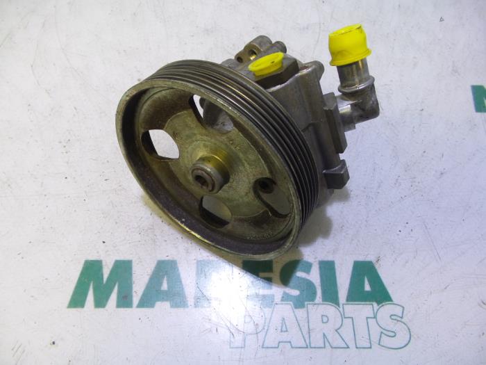 Gebruikte Servopomp Citroen C5 I Break (DE) 2.2 HDi 16V FAP Prijs € 50,00 Margeregeling aangeboden door Maresia Parts