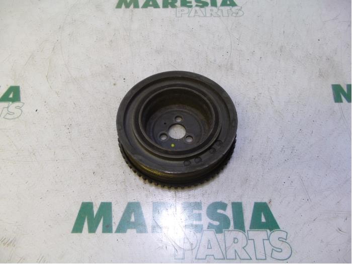 Gebruikte Poelie Krukas Fiat Stilo (192A/B) 1.2 16V 3-Drs. Prijs € 25,00 Margeregeling aangeboden door Maresia Parts