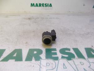Gebruikte Sensor PDC Renault Scénic III (JZ) 1.4 16V TCe 130 Prijs € 19,50 Margeregeling aangeboden door Maresia Parts