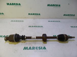 Gebruikte Steekas rechts-voor Renault Twingo II (CN) 1.2 Prijs € 39,00 Margeregeling aangeboden door Maresia Parts