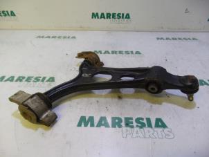 Gebruikte Draagarm onder rechts-voor Alfa Romeo 147 (937) 1.9 JTDM 16V Prijs € 20,00 Margeregeling aangeboden door Maresia Parts