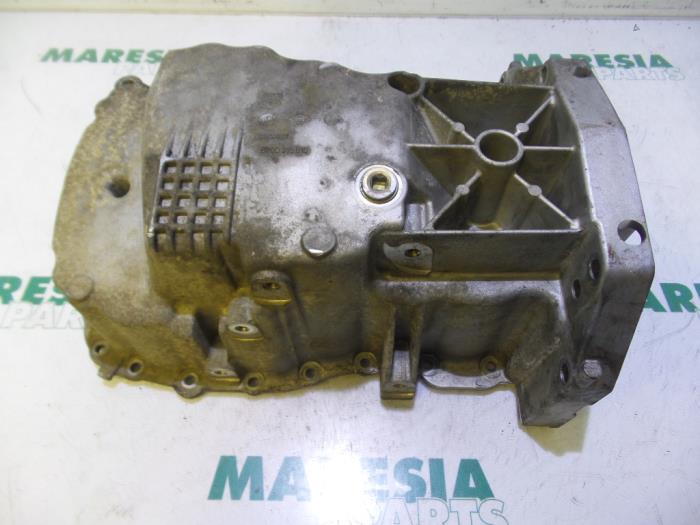 Gebruikte Carterpan Renault Scénic II (JM) 1.5 dCi 85 Prijs € 40,00 Margeregeling aangeboden door Maresia Parts