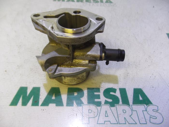 Gebruikte Vacuumpomp (Diesel) Renault Scénic II (JM) 1.5 dCi 85 Prijs € 24,95 Margeregeling aangeboden door Maresia Parts