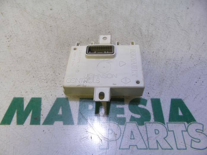 Gebruikte Computer Diversen Renault Megane III Grandtour (KZ) 1.5 dCi 110 Prijs € 19,98 Margeregeling aangeboden door Maresia Parts