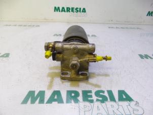 Gebruikte Brandstoffilterhuis Alfa Romeo 147 (937) 1.9 JTDM 16V Prijs € 40,00 Margeregeling aangeboden door Maresia Parts