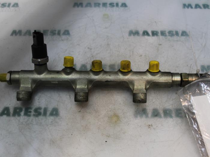 Gebruikte Common rail (Injectie) Renault Master II (FD/HD) 2.2 dCi 16V Prijs € 70,00 Margeregeling aangeboden door Maresia Parts