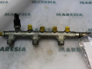 Gebruikte Common rail (Injectie) Renault Master II (FD/HD) 2.2 dCi 16V Prijs € 70,00 Margeregeling aangeboden door Maresia Parts