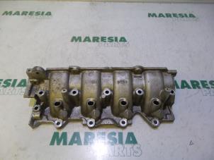 Gebruikte Spruitstuk Inlaat Renault Clio II (BB/CB) 1.4 16V Prijs € 40,00 Margeregeling aangeboden door Maresia Parts