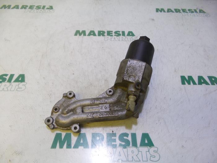 Gebruikte Oliefilterhouder Peugeot 307 (3A/C/D) 1.4 Prijs € 35,00 Margeregeling aangeboden door Maresia Parts