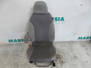 Gebruikte Voorstoel links Fiat Idea (350AX) 1.4 16V Prijs € 75,00 Margeregeling aangeboden door Maresia Parts