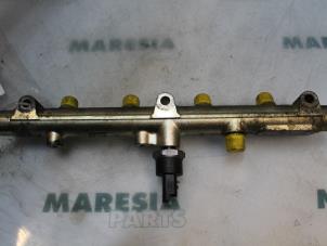 Gebruikte Injector brug Peugeot 807 2.2 HDiF 16V Prijs € 105,00 Margeregeling aangeboden door Maresia Parts