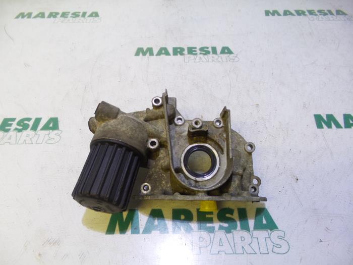 Gebruikte Oliepomp Renault Twingo (C06) 1.2 Prijs € 65,00 Margeregeling aangeboden door Maresia Parts