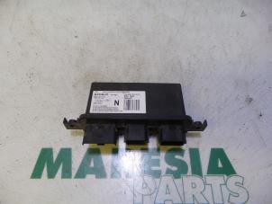 Gebruikte Module Verlichting Renault Clio III (BR/CR) 1.2 16V 75 Prijs € 90,00 Margeregeling aangeboden door Maresia Parts