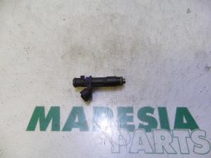 Gebruikte Injector (benzine injectie) Peugeot 407 SW (6E) 2.0 16V Prijs € 25,00 Margeregeling aangeboden door Maresia Parts
