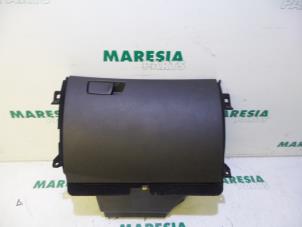 Gebruikte Dashboardkastje Renault Megane IV (RFBB) 1.2 Energy TCE 130 Prijs € 35,00 Margeregeling aangeboden door Maresia Parts