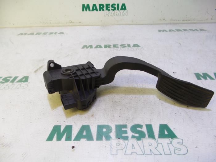 Gebruikte Sensor Gaspedaalpositie Fiat Grande Punto (199) 1.3 JTD Multijet 16V Prijs € 15,00 Margeregeling aangeboden door Maresia Parts