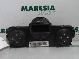 Gebruikte Kachel Bedieningspaneel Renault Megane II Grandtour (KM) 1.5 dCi 105 Prijs € 25,00 Margeregeling aangeboden door Maresia Parts