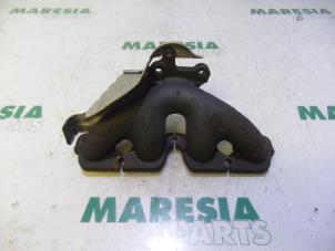 Gebruikte Uitlaatspruitstuk Renault Twingo II (CN) 1.2 16V GT TCE Prijs € 60,00 Margeregeling aangeboden door Maresia Parts