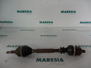 Gebruikte Aandrijfas links-voor Renault Scénic I (JA) 1.6 16V Prijs € 50,00 Margeregeling aangeboden door Maresia Parts