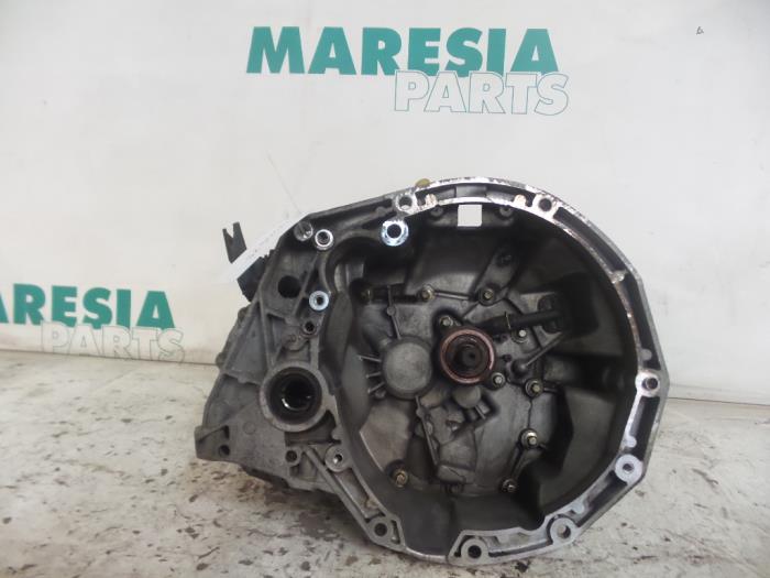 Gebruikte Versnellingsbak Renault Laguna II (BG) 2.0 16V Prijs € 315,00 Margeregeling aangeboden door Maresia Parts