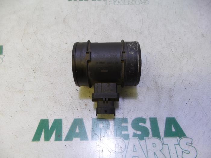 Gebruikte Luchthoeveelheidsmeter Fiat Fiorino (225) 1.3 JTD 16V Multijet Prijs € 25,00 Margeregeling aangeboden door Maresia Parts
