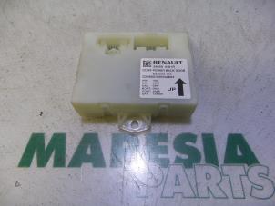 Gebruikte Computer Diversen Renault Espace (RFCJ) 1.6 Tce 200 EDC Prijs € 210,00 Margeregeling aangeboden door Maresia Parts