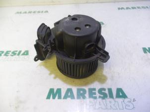 Gebruikte Aanjager Renault Clio II (BB/CB) 1.2 16V Prijs € 20,00 Margeregeling aangeboden door Maresia Parts