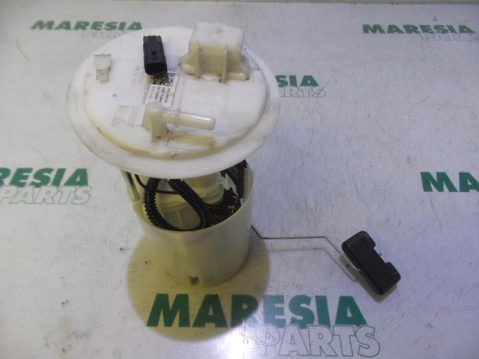 Gebruikte Tank element Pomp Renault Espace (RFCJ) 1.6 Tce 200 EDC Prijs € 75,00 Margeregeling aangeboden door Maresia Parts