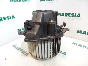 Gebruikte Kachel Ventilatiemotor Fiat Stilo (192A/B) 1.6 16V 5-Drs. Prijs € 25,00 Margeregeling aangeboden door Maresia Parts