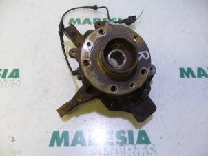 Gebruikte Fusee rechts-voor Renault Megane III Berline (BZ) 1.6 16V Prijs € 75,00 Margeregeling aangeboden door Maresia Parts