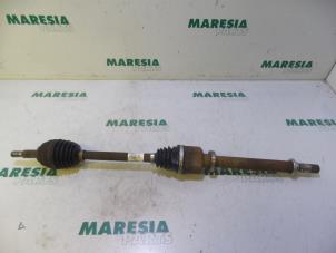 Gebruikte Aandrijfas rechts-voor Renault Clio III (BR/CR) 1.4 16V Prijs € 60,00 Margeregeling aangeboden door Maresia Parts