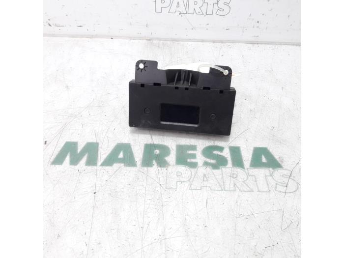 Gebruikte Display Interieur Peugeot 206 (2A/C/H/J/S) 1.4 XR,XS,XT,Gentry Prijs € 15,00 Margeregeling aangeboden door Maresia Parts
