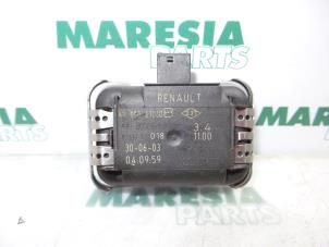 Gebruikte Regensensor Renault Espace (JK) 3.0 dCi V6 24V Grand Espace Prijs € 25,00 Margeregeling aangeboden door Maresia Parts