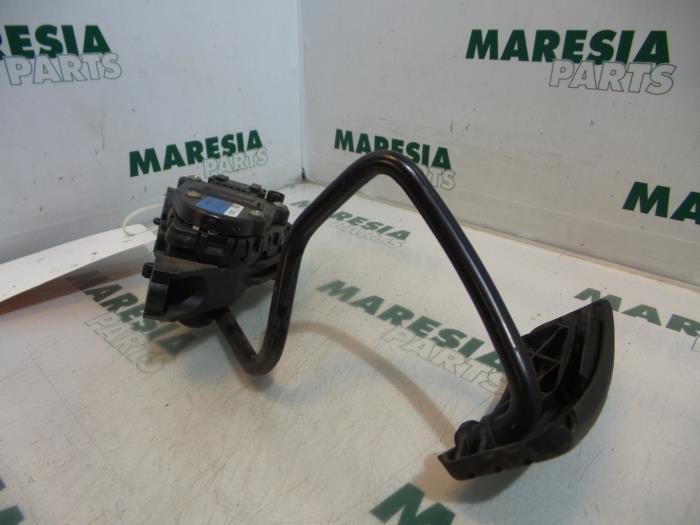 Gebruikte Sensor Gaspedaalpositie Renault Espace (JK) 3.0 dCi V6 24V Grand Espace Prijs € 29,99 Margeregeling aangeboden door Maresia Parts