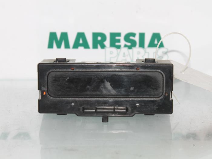 Gebruikte Display Interieur Renault Megane (EA) 1.6 16V Sport Prijs € 15,00 Margeregeling aangeboden door Maresia Parts