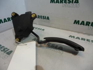 Gebruikte Sensor Gaspedaalpositie Renault Scénic II (JM) 2.0 16V Prijs € 35,00 Margeregeling aangeboden door Maresia Parts