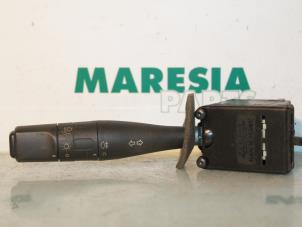 Gebruikte Knipperlicht Schakelaar Peugeot 206 (2A/C/H/J/S) 1.6 XS,XT Prijs € 25,00 Margeregeling aangeboden door Maresia Parts