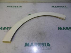 Gebruikte Sideskirt rechts Peugeot 208 I (CA/CC/CK/CL) 1.6 16V GTI Prijs € 50,00 Margeregeling aangeboden door Maresia Parts