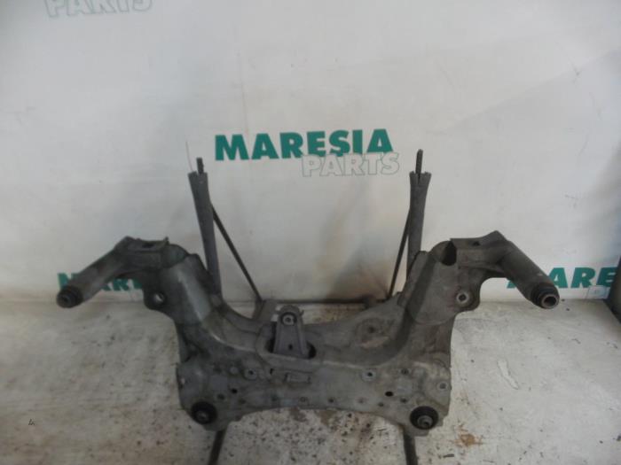Gebruikte Subframe Renault Megane III Berline (BZ) 1.5 dCi 110 Prijs € 74,00 Margeregeling aangeboden door Maresia Parts
