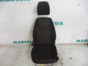 Gebruikte Voorstoel links Peugeot 308 SW (4E/H) 1.6 HDiF 16V Prijs € 85,00 Margeregeling aangeboden door Maresia Parts
