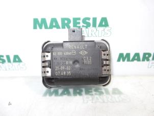 Gebruikte Regensensor Renault Espace (JK) 2.2 dCi 150 16V Grand Espace Prijs € 25,00 Margeregeling aangeboden door Maresia Parts