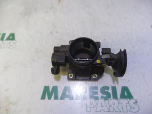 Gebruikte Gasklephuis Peugeot 107 1.0 12V Prijs € 35,00 Margeregeling aangeboden door Maresia Parts